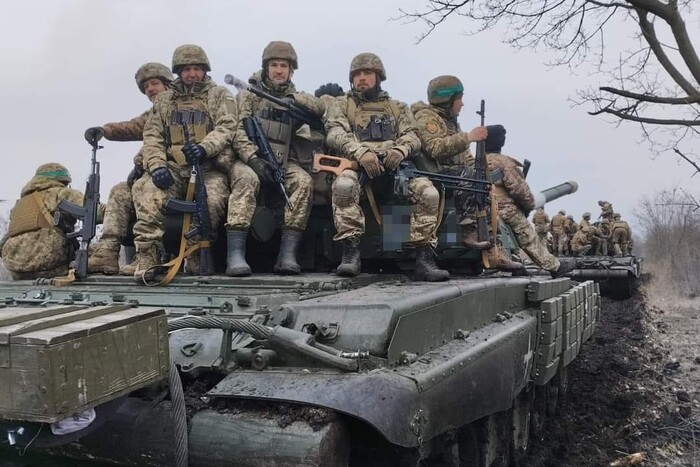Українські воїни, ймовірно, виходять із Авдіївки – BBC