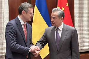 Міністр закордонних справ України Дмитро Кулеба та глава МЗС Китаю Ван І