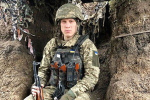 Іван Житник вчора подзвонив своїй сестрі Катерині та розповів, що перебуває у шахті поранений