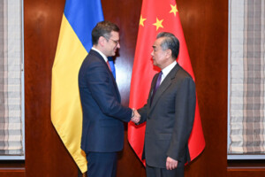 Кулеба зустрівся з Ван Ї, щоб обговорити відновлення справедливого та міцного миру в Україні