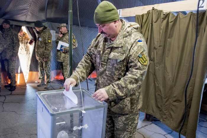 Скільки українців підтримують проведення виборів під час війни: опитування