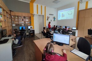 Зараз запущено 56 груп, серед яких 19 навчається онлайн, а 37 – в аудиторіях шкіл, університетів, бібліотек та освітніх хабів