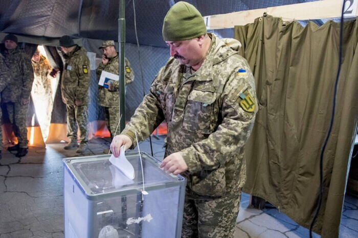 Сколько украинцев поддерживают проведение выборов во время войны: опрос