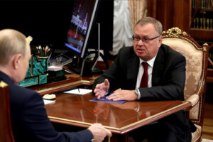 Президента другого найбільшого в Росії банку Костіна у Штатах звинувачують в участі у схемі з обходу санкцій і відмивання грошей