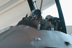 Зеленський показав відео тренувань українських пілотів на винищувачах F-16 