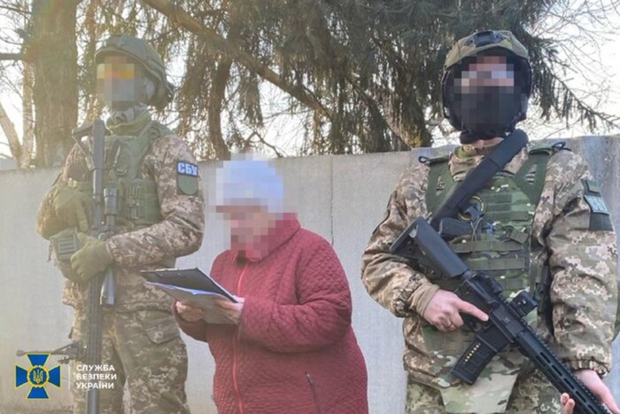 Правоохоронці затримали зрадницю, яку «завербував» власний син з «ДНР»