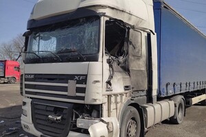 Окупанти скинули з дрона вибухівку на вантажівку у Нікополі: є загиблий