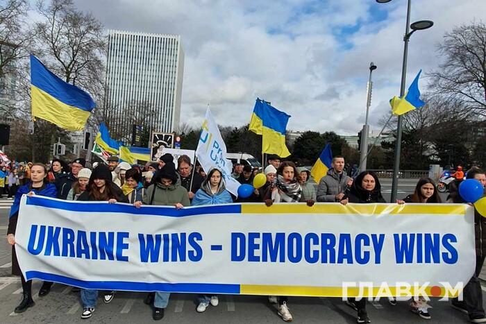 «Зеленський – молодець, а Путіну – кінець»: у Брюсселі пройшла масова акція проти війни в Україні