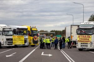 Польські фермери планують блокувати пункт пропуску на кордоні зі ще однією країною