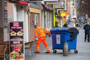 Біженці у Німеччині займатимуться прибиранням тротуарів