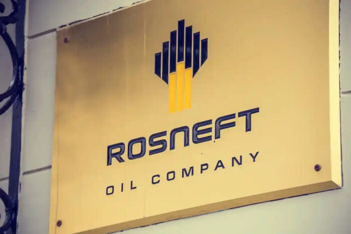 Найбільша нафтогазова компанія РФ продає активи в Німеччині
