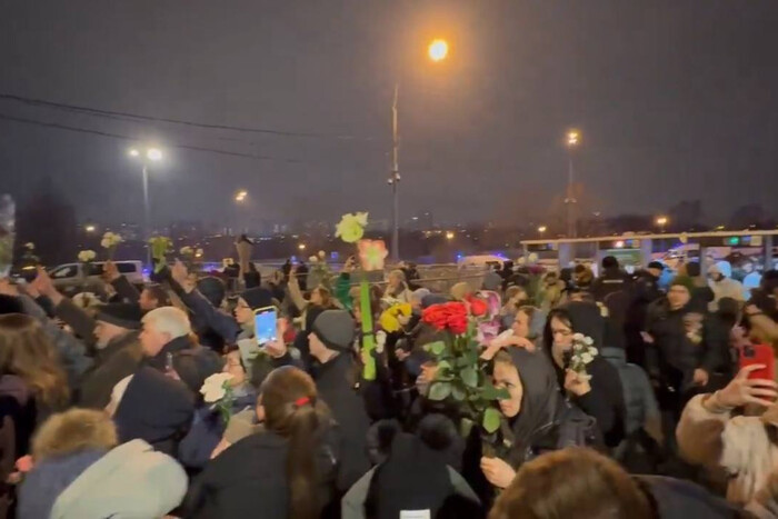 Похорон Навального переріс на антивоєнний протест (відео)