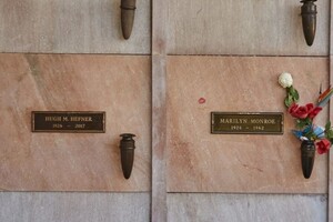 Несподіваний лот: в США місце в мавзолеї поруч з Мерилін Монро виставлено на аукціоні