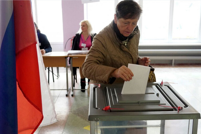 Окупанти купують голоси пенсіонерів на «виборах президента» Росії