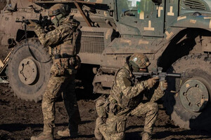 Як вважають аналітики, затримки з допомогою змусять Україну ухвалювати складні рішення