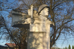 У рідному селі легендарного Да Вінчі досі є пам’ятник борцям з українськими націоналістами