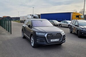 На пункті пропуску «Мядінінкай» митники зупинили автомобіль Audi Q7 з російськими номерами