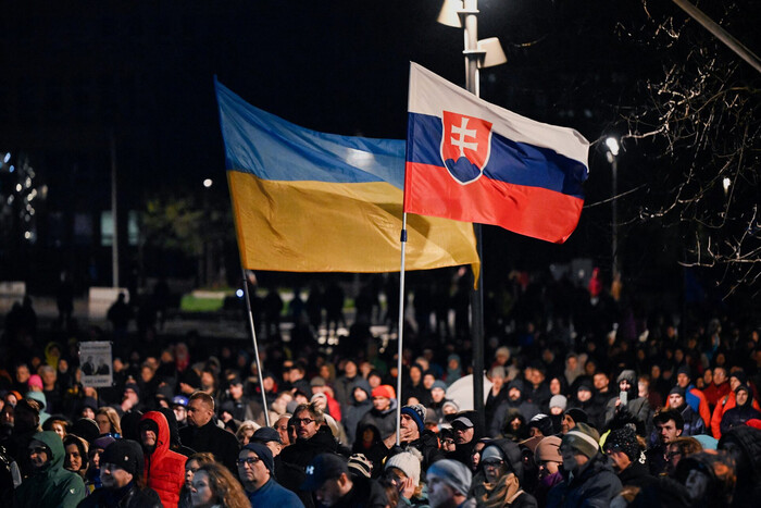 У Словаччині тисячі людей вийшли на мітинг проти політики уряду щодо Росії