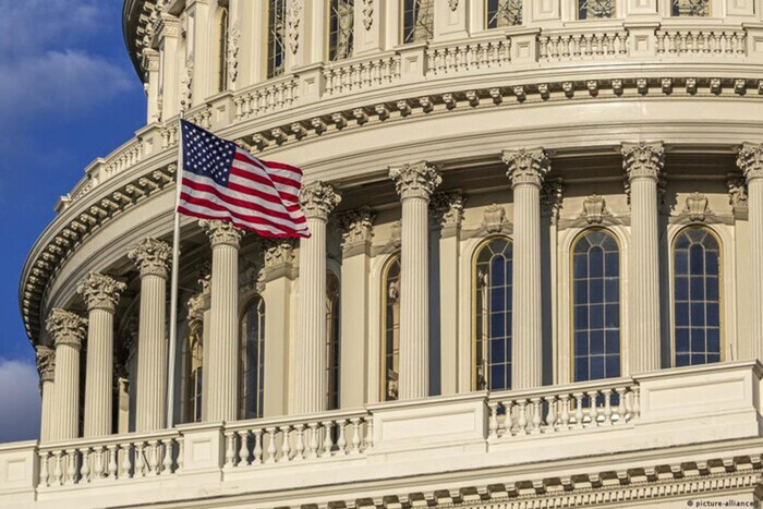 Палата представників США розпочала збір підписів, щоб винести допомогу Україні на голосування