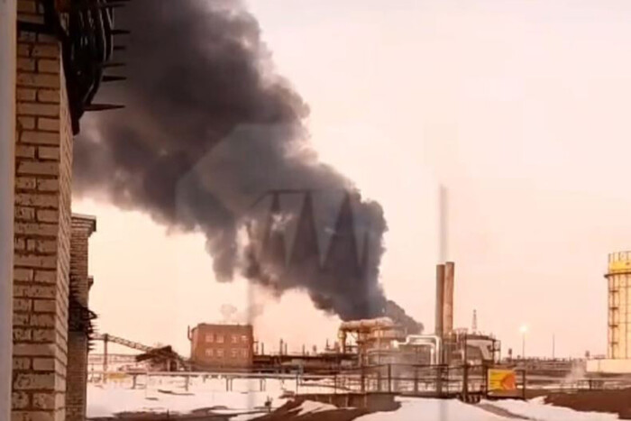 Українські дрони вночі атакували одразу три нафтопереробні заводи РФ