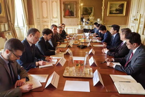 Зустріч китайських представників із французькими дипломатами