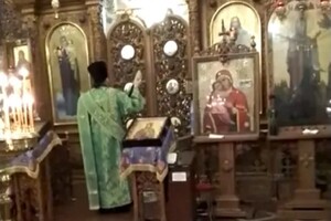 У центрі Києва Московська церква досі поминає патріарха Кирила (відео)