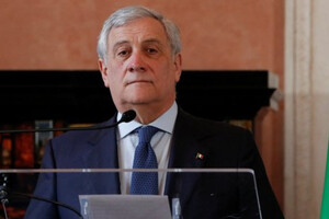 Голова італійського МЗС Антоніо Таяні вважає, що для НАТО «було б помилкою вводити війська в Україну»