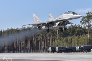 Польські пілоти пройшли навчання зі злету та посадки бойових літаків поблизу кордону з РФ