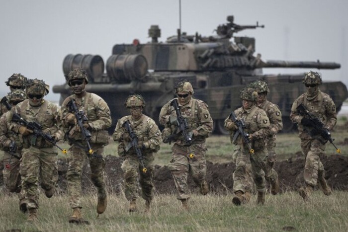 НАТО переходить на військові рейки? Глава МЗС Латвії дав лаконічну відповідь
