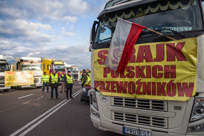 Польські протестувальники розблокують один з пунктів пропуску на кордоні з Україною