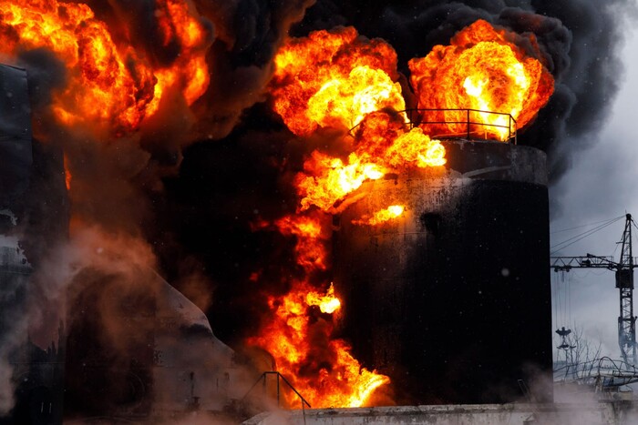 Харків під масованим обстрілом: у місті пожежі, немає світла та води