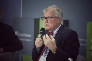 Посол Саймон Сміт