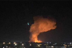 У Києві пролунали потужні вибухи, в місті працює ППО