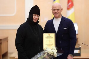 Ігуменя Серафима з Московської церкви і міський голова Одеси Геннадій Труханов 