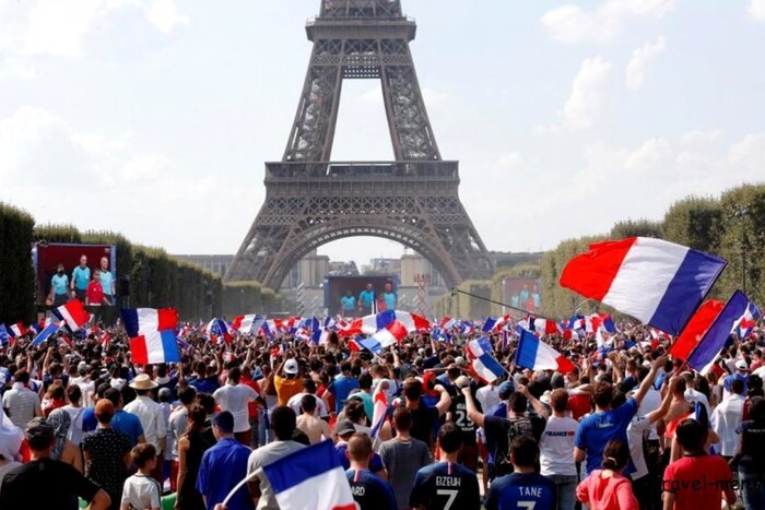 Опитування показало, чи підтримують жителі Франції відновлення призову до війська