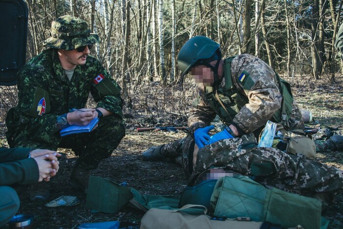 Військові Канади показали, як вчать українських колег такмеду (фото)