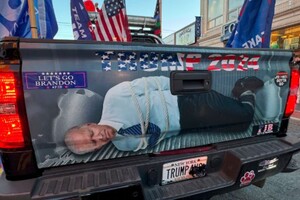 Трамп опублікував відео зі зв’язаним Байденом у кузові авто 