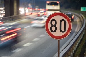 З 1 квітня у двох містах України зняли обмеження на швидкість: перелік доріг