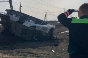 У Росії потяг врізався в рейсовий автобус: є загиблі (фото)