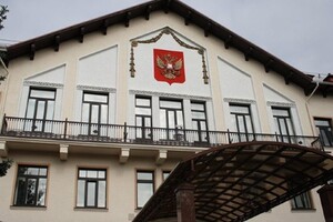 Невідомі атакували посольство РФ у Литві: у будівлю «летіли коктейлі Молотова»