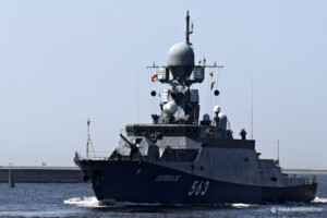 Пожежа на російському кораблі «Серпухов». Розвідка повідомила деталі (відео)