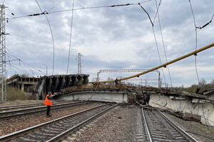 У Росії впав міст на залізницю: є постраждалі та загибла
