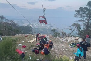 В Анталії з висоти впала кабіна фунікулера: є загиблий та поранені (відео)