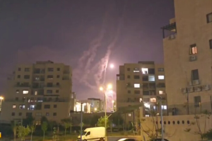 У Єрусалимі пролунали звуки вибухів, в містах оголошено повітряну тривогу