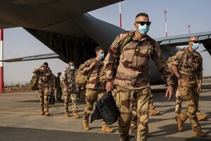 62% опитаних вважають за доцільне відновити загальну військову службу, яку Франція скасувала у 1997 році