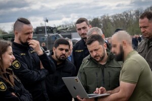 Аналог «Ланцету»: розробники показали Зеленському новий український дрон-камікадзе