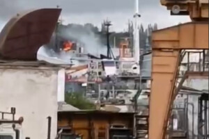 Пожежа на кораблі в Севастополі