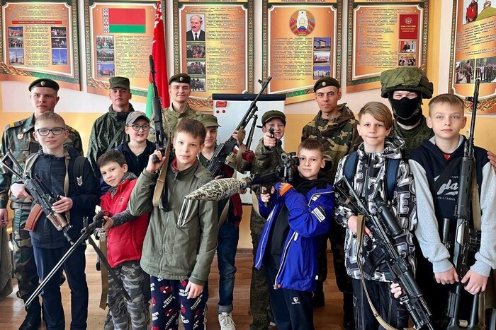 Як режим Лукашенка готує білоруських дітей до війни з країнами ЄС