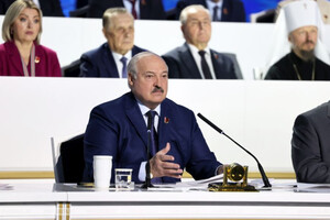 Лукашенко заявив, що РФ передала Білорусі десятки ядерних боєприпасів