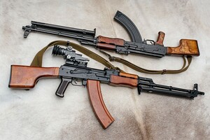 За 300–350 доларів можна придбати автомат Калашникова, гранати у прикордонних районах Росії не коштують практично нічого